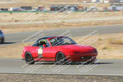 media/Oct-01-2022-Team Topak Racing (Sat) [[f860fb51be]]/2-Inter Low 2/session 1 turn 3/